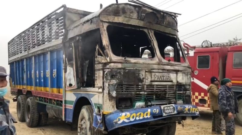 ऋण लिएर खरिद गरेको ट्रक जनमतका कार्यकर्ताले जलाए