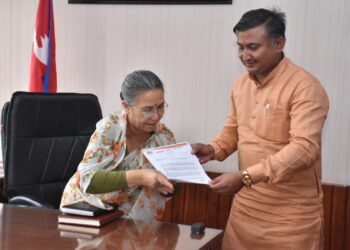 चीनले कब्जा गरेको भूमि फिर्ताको माग गर्दै मन्त्रीलाई ज्ञापन