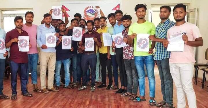 टिक टक बन्द अभियान सुचारु गर्दै मधेशका युवाहरु