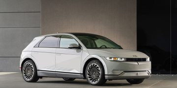 हुण्डाइको ‘आयोनिक ५’मा किन तानिंदैछन् ईभीका ग्राहक ?