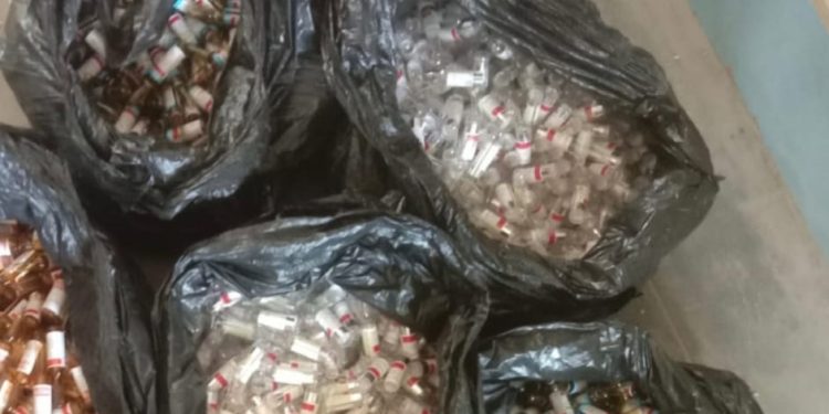 लागूऔषध सहित  २ जना  प्रहरीकाे नियन्त्रणमा