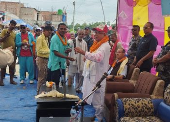 पूर्वप्रधानमन्त्री माधव नेपाल र झलनाथ खनाल चन्ही चाैकमा