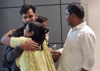 इजरायलमा हमासको आक्रमणपछि स्वदेश फर्कने नेपालीहरु शुक्रबार बिहान ३ बजे काठमाडौं आइपुगे