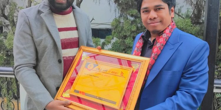 विश्व प्रसिद्ध लेखक थपलिया नेपालमा आईटी आर्मीका अध्यक्ष साहद्वारा सम्मानित