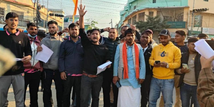 काठमान्डौँमा मधेशी युवकउपर नश्लिय विभेद गरेको भन्दै जनकपुरमा विरोध प्रदर्शन