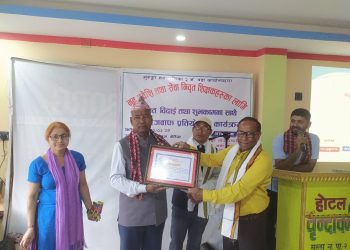 सुरुङ्गा नगरपालिकामा नवप्रवेशी र सेवा निवृत्त शिक्षकलाई सम्मान