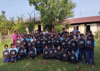 जनता आ.वि. मा विद्यार्थीलाई विद्यालय ब्याग वितरण