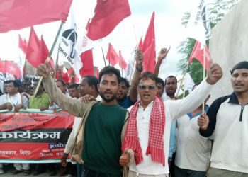 जिल्ला अध्यक्ष अशोक यादवको नेतृत्वमा सिरहामा विरोध प्रदर्शन, सयौं कार्यकर्ताको सहभागिता