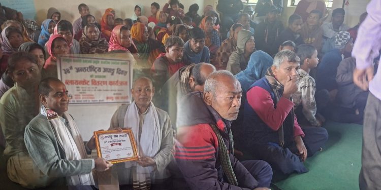 पूर्वमन्त्रीको आर्थिक सहयोगमा खडक नगरपालिका–३ मा मानवीय सहयोग अभियान