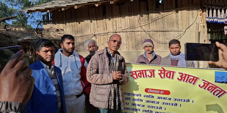 पीडित किशोरी रजनी ठाकुरको उपचारका लागि सिराहामा १७ हजार आर्थिक सहयोग