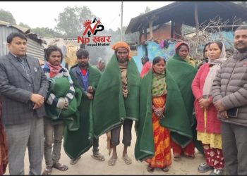 जाडो प्रभावित परिवारलाई मेयर यादवद्वारा न्यानो कम्बल उपहार
