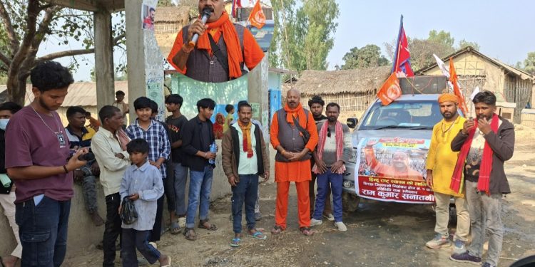 रक्सी र रुपैयाँमा नबिक्न मतदातालाई उम्मेदवारको आग्रह