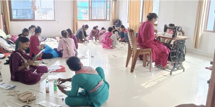 महिला आत्मनिर्भरताका लागि ७ दिने लेडिज चप्पल बनाउने तालिम सुरु