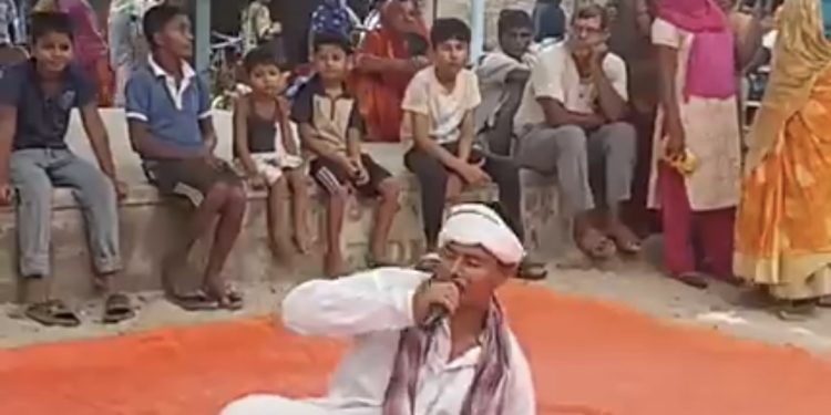 पराल नजलाउन र विषादी घटाउन किसानलाई सडक नाटकमार्फत आग्रह