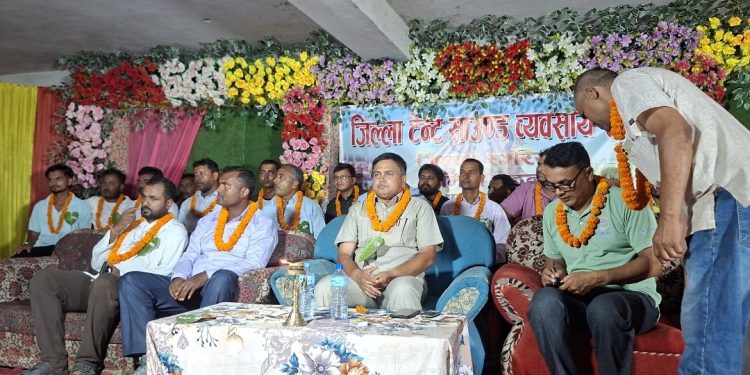 टेन्ट व्यवसायी संघको जिल्ला अधिवेशन,विधान र कानुनसम्मत चल्न प्रमुख अतिथि महतोको जोड