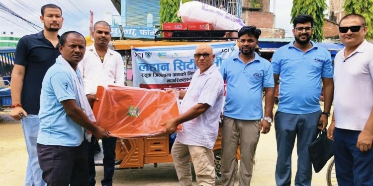 रसुवा बाढीपहिरो पीडितका लागि लहान सिटी जेसीजको राहत अभियान
