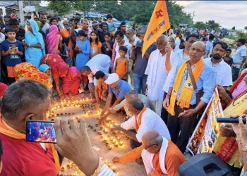 भोटेकोशी बिनाशकारी घटना लाई दु:ख व्यक्त गर्दै बिश्व हिन्दु परिषद नेपाल सिरहाद्वारा दीप प्रजवलन र श्रद्धाञ्जली अर्पण