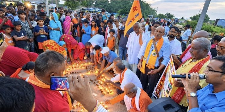 भोटेकोशी बिनाशकारी घटना लाई दु:ख व्यक्त गर्दै बिश्व हिन्दु परिषद नेपाल सिरहाद्वारा दीप प्रजवलन र श्रद्धाञ्जली अर्पण