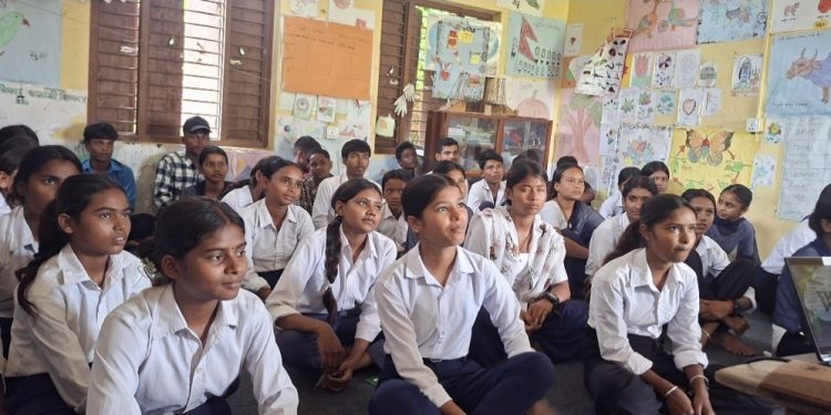 जलवायु परिवर्तन न्यूनीकरणमा विद्यार्थीको भूमिका बढाउँदै, दुई विद्यालयमा इको क्लब