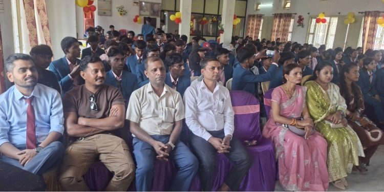 लहान मनकामना कलेजद्वारा नवप्रवेशी विद्यार्थीलाई स्वागत तथा शुभकामना