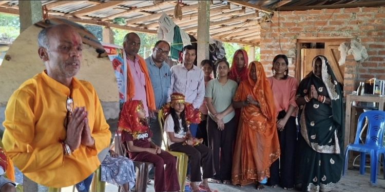 नवरात्रको नवौँ दिन शिवदेव साहद्वारा नौ कुमारी कन्यालाई वस्त्र, भोजन र दक्षिणा प्रदान