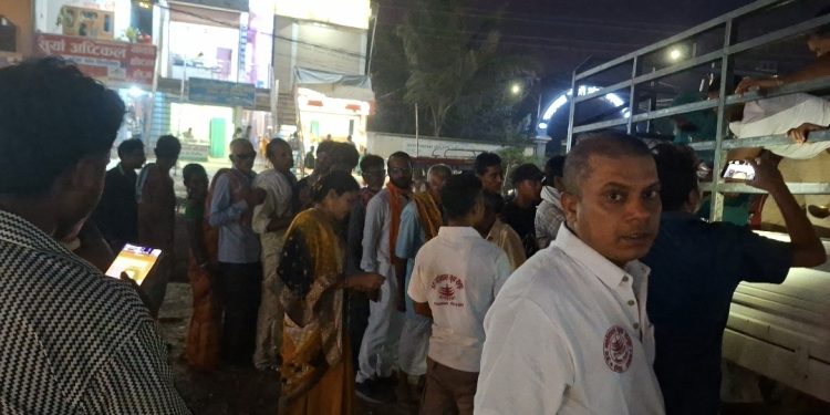 लहानमा जय महाकाल युवा समूहको निःशुल्क भोजन वितरण महाअभियान सुरु